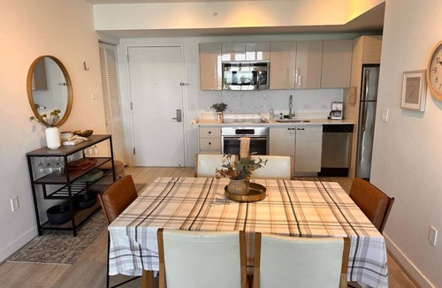 Hallandale Beach Apartment | Cozy 1BR Apartment with Beach Service & Heated Pool in Miami Beach
