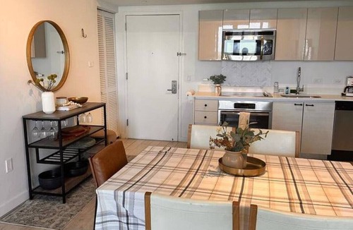 Hallandale Beach Apartment | Cozy 1BR Apartment with Beach Service & Heated Pool in Miami Beach
