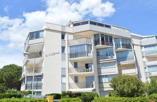 Le Grau-Du-Roi Apartment | Cozy 1BR Apartment with AC, Seaquarium Access & Parking - Sleeps 4, Le Grau-du-Roi