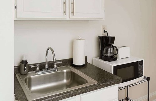 Rogers Park Apartment | Cozy 1BR Apartment in Rogers Park