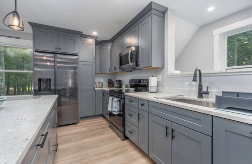 Strafford Apartment | Cozy 1BR Apartment on Bow Lake