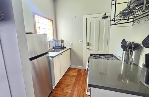 The Point Apartment | Cozy 1BR Apartment- Walk to Thames