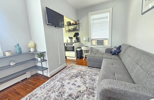 The Point Apartment | Cozy 1BR Apartment- Walk to Thames