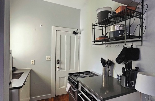 The Point Apartment | Cozy 1BR Apartment- Walk to Thames