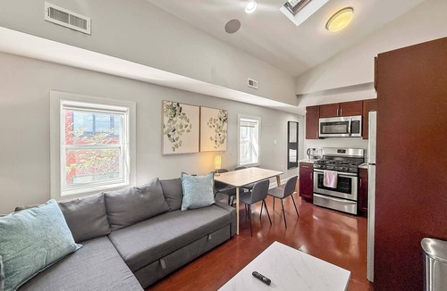 Southwark Apartment | Cozy 1BR Apt | Sleeps 8 | Near Independence Hall