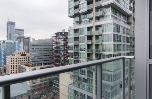 Downtown Toronto Apartment | Cozy 1BR Apt with Billiards near Alexandra Theatre