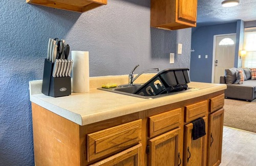 Mount Oliver Apartment | Cozy 1BR Apt with 5 Beds and WIFI