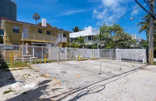 Flamingo/Lummus Apartment | Cozy 1BR Beach Apartment Walk to Miami Beach