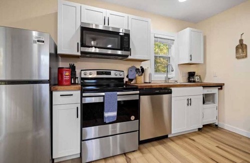 Hendersonville House | Cozy 1BR Cottage w/Fire Pit | Dupont | Free Tix