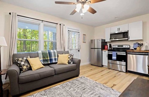 Hendersonville House | Cozy 1BR Cottage w/Fire Pit | Dupont | Free Tix