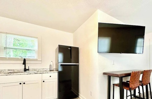 West Plains Apartment | Cozy 1BR Entire Unit in W. Plains, nice location!