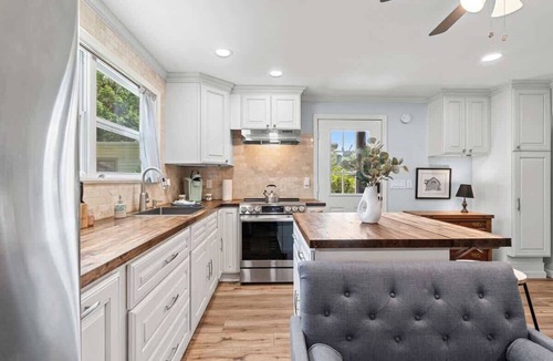 Bellview House | Cozy 1BR home w/backyard & workspace