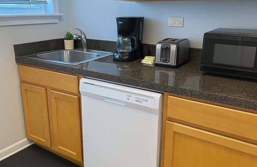 Ravenswood Apartment | Cozy 1BR in Walkable Area