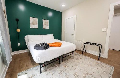 Mantua Apartment | Cozy 1BR King Bed Kitchen Washer & Dryer