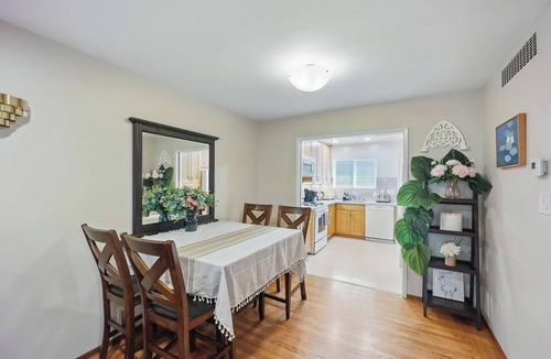 The Willows Apartment | Cozy 1BR Menlo Park Apartment w/Balcony, In-Unit Laundry, Kitchen & Parking