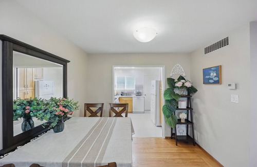 The Willows Apartment | Cozy 1BR Menlo Park Apartment w/Balcony, In-Unit Laundry, Kitchen & Parking