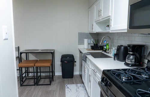 West Campus Apartment | Cozy 1BR - Minutes to Downtown Austin & UT