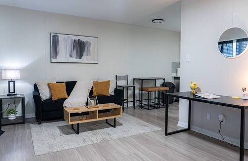 West Campus Apartment | Cozy 1BR - Minutes to Downtown Austin & UT