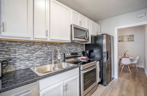 South Central Houston Apartment | Cozy 1BR Near Downtown & EaDo Perfect for Long Stays