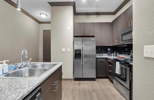 Brady Arts District Apartment | Cozy 1BR- Pool,Gym,Pkng,Near BOK Ctr&Arts Dstrct