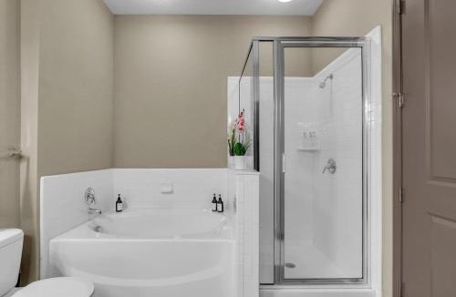 Brady Arts District Apartment | Cozy 1BR- Pool,Gym,Pkng,Near BOK Ctr&Arts Dstrct