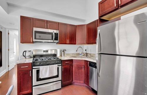 Southwark Apartment | Cozy 1BR Retreat | Sleeps 4 | by Independence Hall