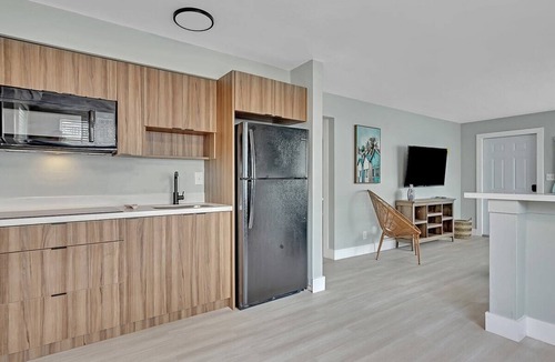 North Beach Apartment | Cozy 1BR Seaside, Steps to Hollywood Beach & More