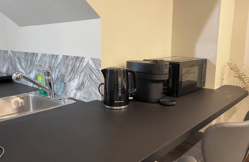 Transcona House | Cozy 1BR Suite + Sitting Room | Quick Access to Regent East