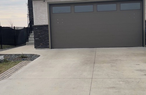 Transcona House | Cozy 1BR Suite + Sitting Room | Quick Access to Regent East