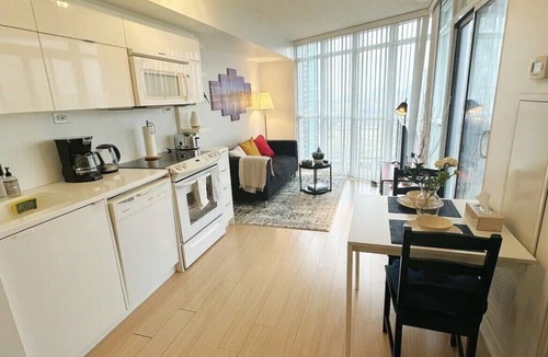 Bathurst Quay Condo | Cozy 1BR suite, Walk to CN Tower