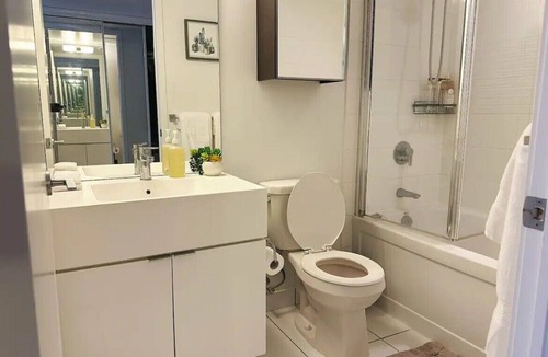 Bathurst Quay Condo | Cozy 1BR suite, Walk to CN Tower