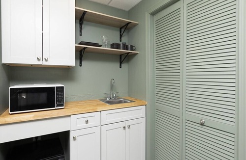 Off Broadway Apartment | Cozy 1BR Suite with Parking!