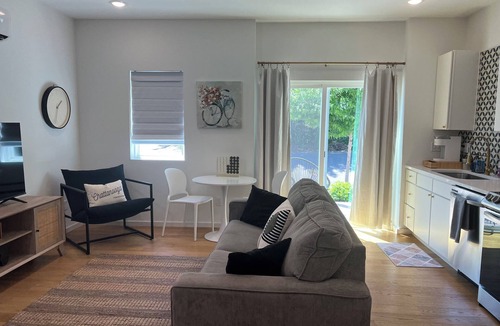 St. Elmo Improvement League House | Cozy 1BR Townhome at Base of Lookout Mountain-Steps from the Incline Railway!