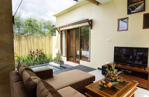 Seseh House | Cozy 1BR Villa - 11Min Drive To Berawa Beach! W/Private Swimming Pool!