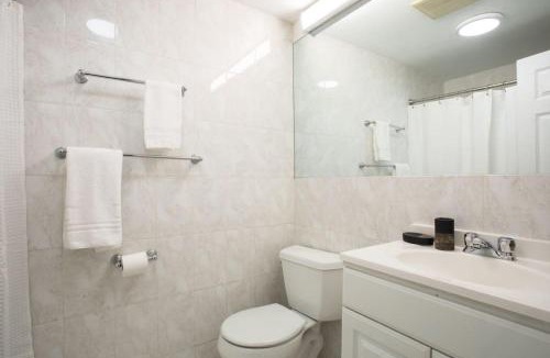 Theatre District Apartment | Cozy 1br Walk anywhere