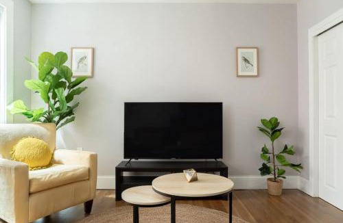 Theatre District Apartment | Cozy 1br Walk anywhere