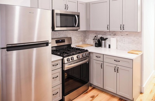 Corn Hill Apartment | Cozy 1BR with equipped kitchen, dining table, TV, Wi-Fi, near High Falls.
