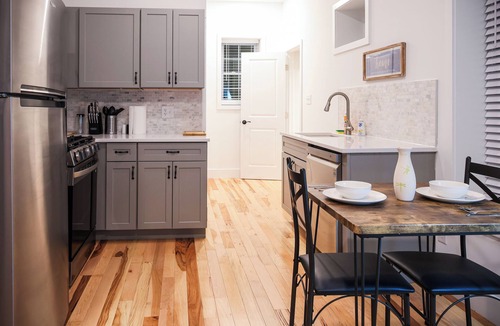 Corn Hill Apartment | Cozy 1BR with equipped kitchen, dining table, TV, Wi-Fi, near High Falls.