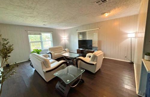 North Shore Apartment | Cozy 1x1 Retro Escape - East Htx