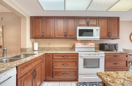 The Meadows Condo | Cozy 2/2 Condo Meadows Wedgewood Lake