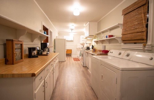 Highland Park House | Cozy 2 Bdrm/1 Bath/Pet Friendly Home Close To Downtown.