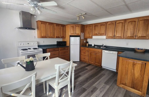 Port Franks Cottage | Cozy 2 BDRM Cottage w/private hot tub, sauna, private beach access, fire pit