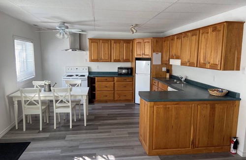 Port Franks Cottage | Cozy 2 BDRM Cottage w/private hot tub, sauna, private beach access, fire pit
