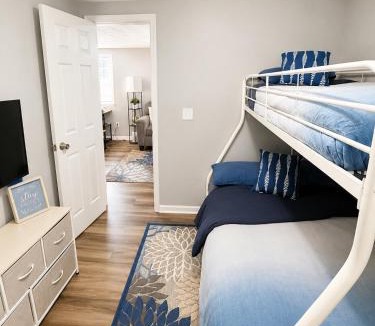 Portsmouth House | Cozy 2 Bdrm Cottage King bed