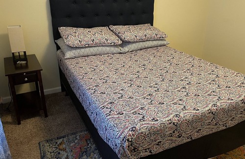 Kingsland House | Cozy 2 bdrm duplex, 10 min from base!