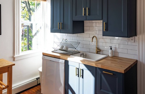 Newburgh Apartment | Cozy 2 bdrm Newburgh apartment with private parking