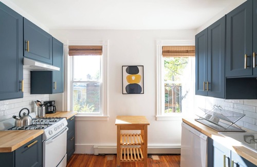 Newburgh Apartment | Cozy 2 bdrm Newburgh apartment with private parking