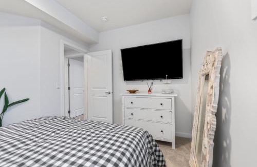 Southeast Calgary House | Cozy 2-Bed 1 Bath Entire Place