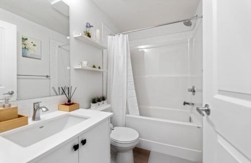 Southeast Calgary House | Cozy 2-Bed 1 Bath Entire Place