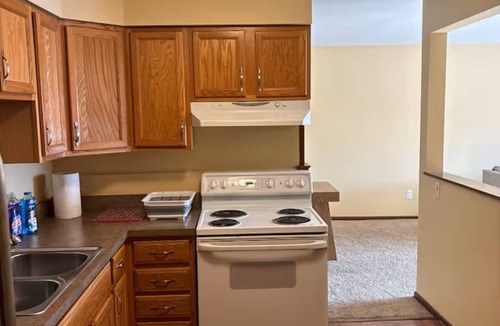 Edina Condo | Cozy 2 bed 2 bath central location